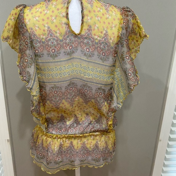 Forever 21 Gray and Yellow Flutter Sleeve Blouse - Picture 2 of 2